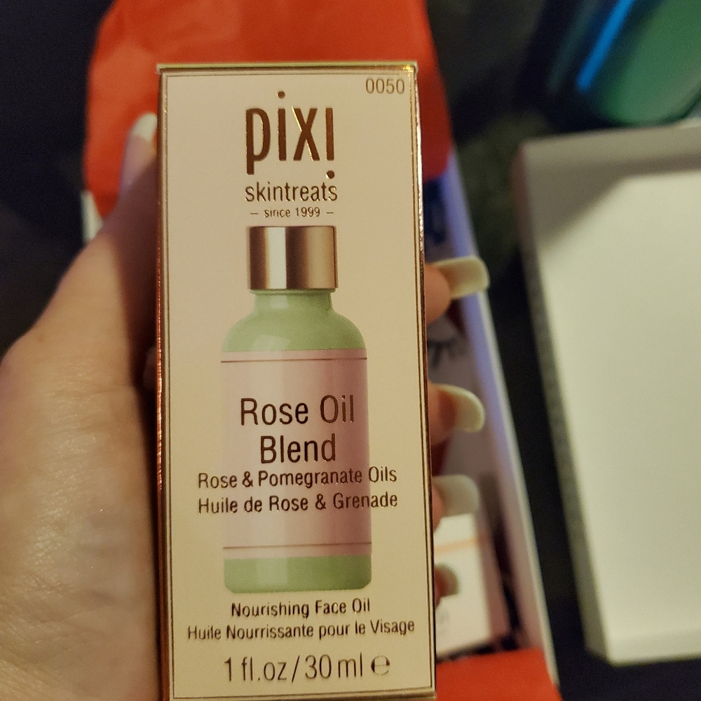 PIXIE Rose Rose Oil